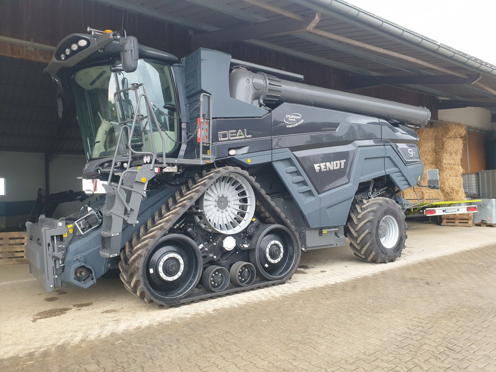 Mähdrescher del tipo Fendt IDEAL 9T, Gebrauchtmaschine In Niederviehbach (Immagine 2)