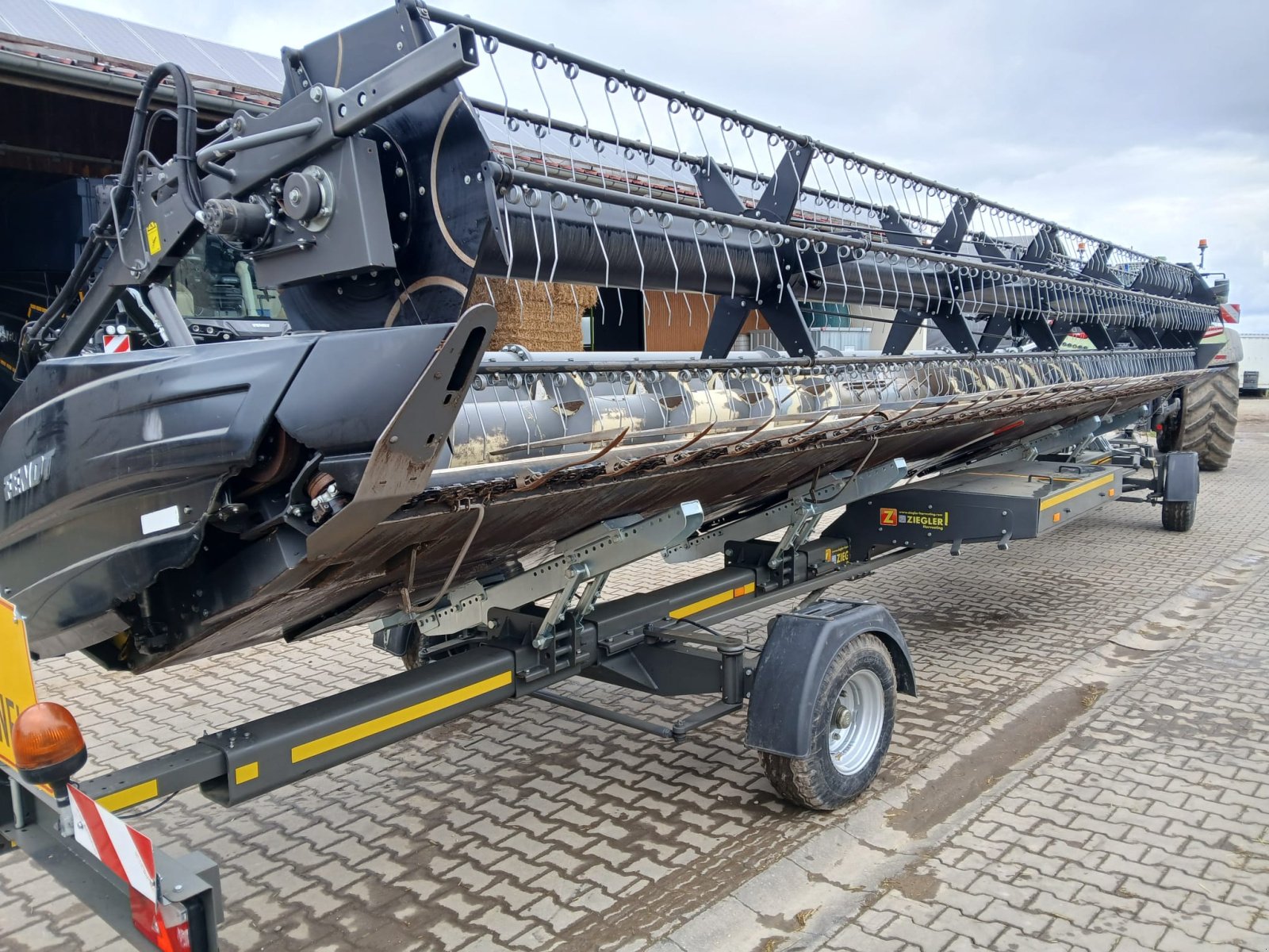 Mähdrescher del tipo Fendt IDEAL 9T, Gebrauchtmaschine In Niederviehbach (Immagine 16)