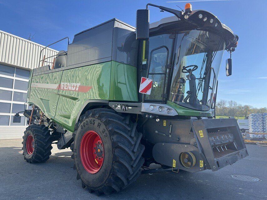 Mähdrescher van het type Fendt MOISSONNEUSE BATTEUSE 5275 C P, Gebrauchtmaschine in Feurs (Foto 2)