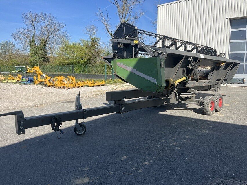 Mähdrescher za tip Fendt MOISSONNEUSE BATTEUSE 5275 C P, Gebrauchtmaschine u Feurs (Slika 9)