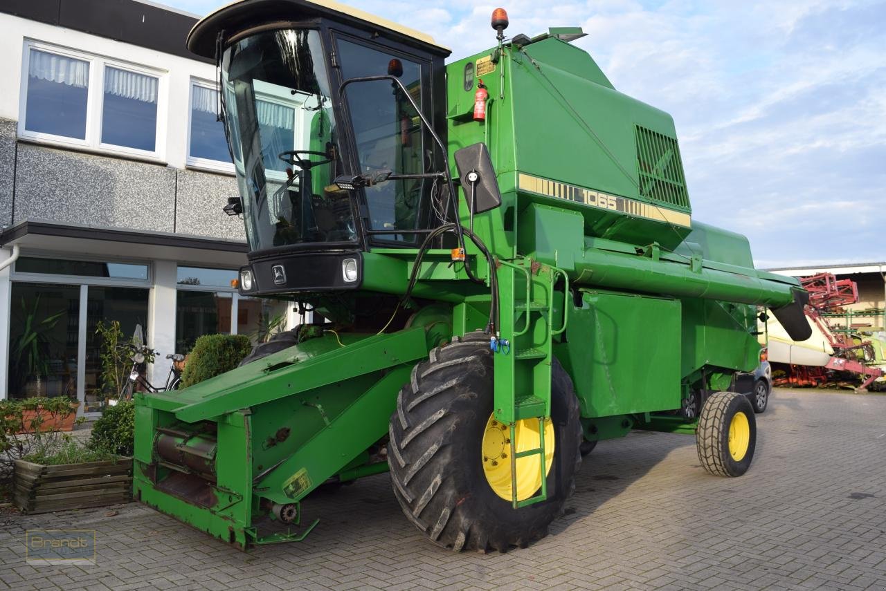 Mähdrescher des Typs John Deere 1065, Gebrauchtmaschine in Oyten (Bild 1)