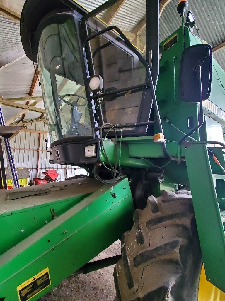 Mähdrescher van het type John Deere 1075, Gebrauchtmaschine in SAINTENY (Foto 3)