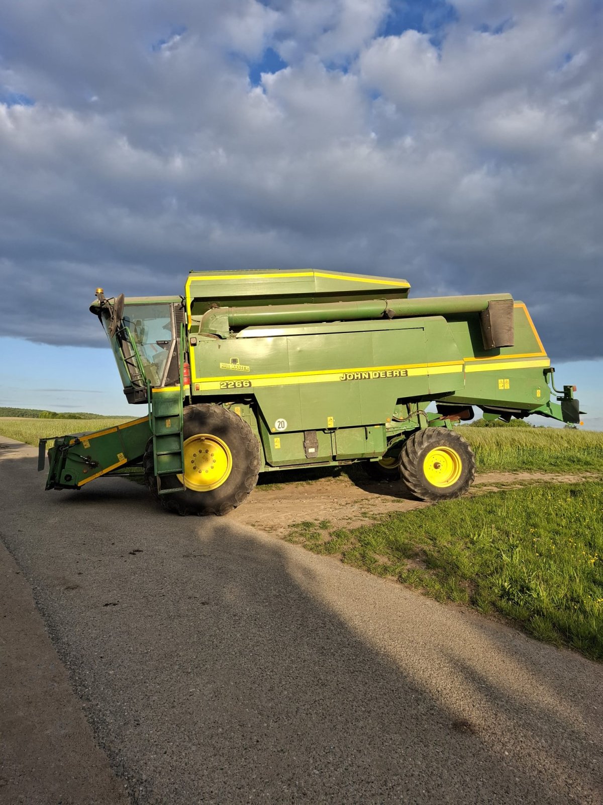 Mähdrescher του τύπου John Deere 2266 HM, Gebrauchtmaschine σε Uffenheim (Φωτογραφία 1)
