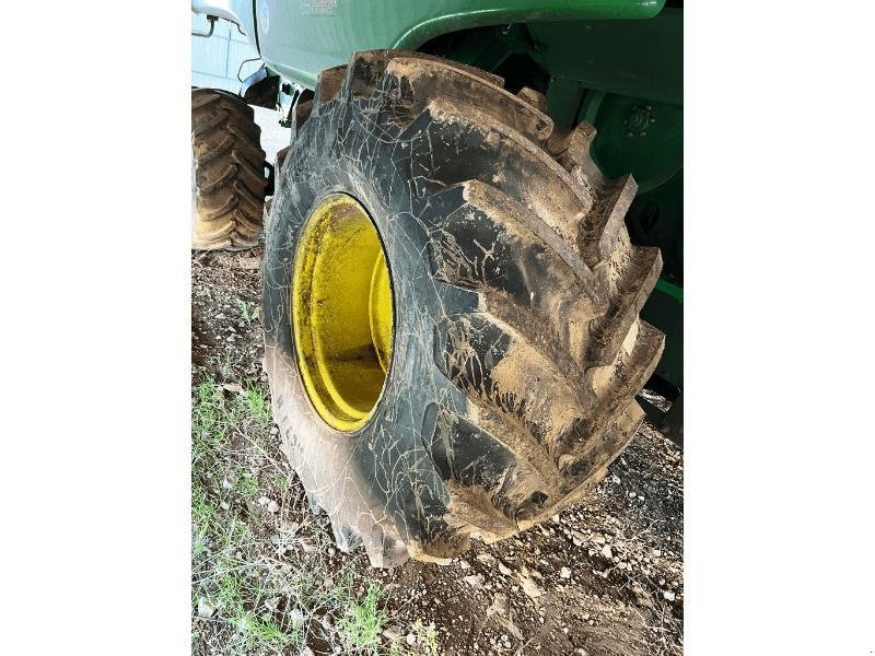 Mähdrescher типа John Deere 9560i STS, Gebrauchtmaschine в SAINT-GERMAIN DU PUY (Фотография 2)