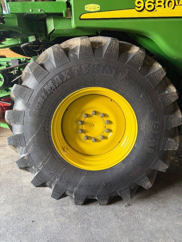 Mähdrescher des Typs John Deere 9680 WTS HM, Gebrauchtmaschine in Murist (Bild 2)