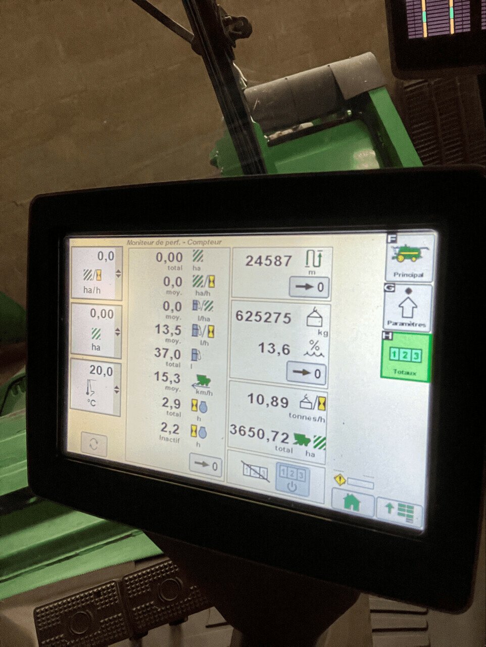 Mähdrescher Türe ait John Deere J-DEERE T550 HM 4M 1900 H BATT, Gebrauchtmaschine içinde PONTIVY (resim 5)