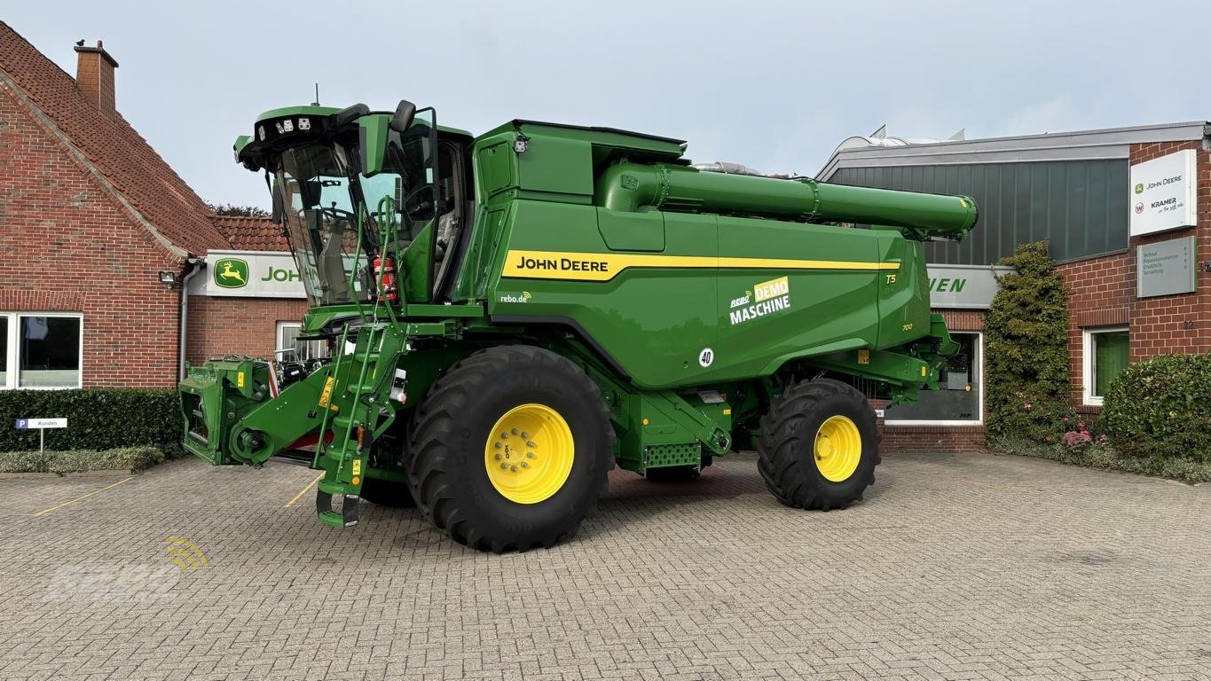 Mähdrescher typu John Deere MÄHDRESCHER T5700 MY25, Gebrauchtmaschine v Visbek/Rechterfeld (Obrázek 1)