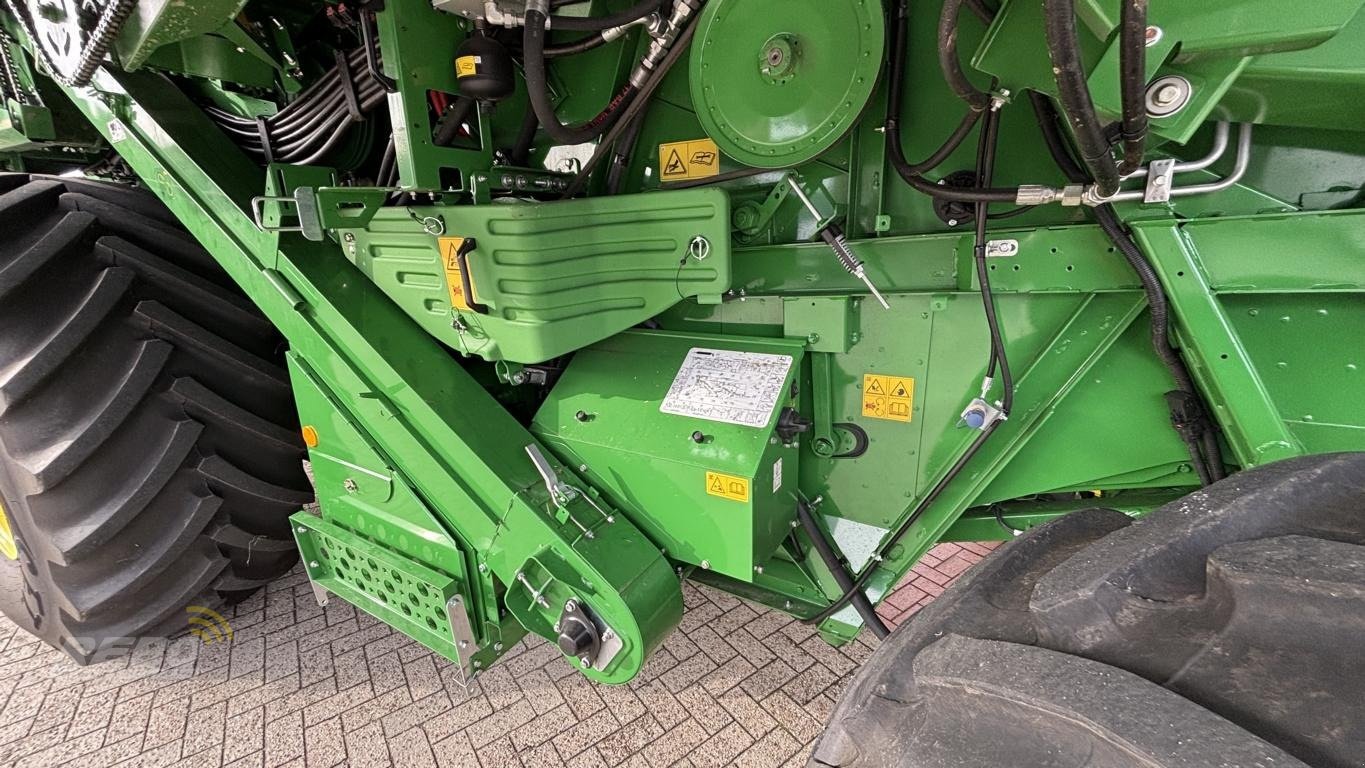 Mähdrescher typu John Deere MÄHDRESCHER T5700 MY25, Gebrauchtmaschine v Visbek/Rechterfeld (Obrázek 20)