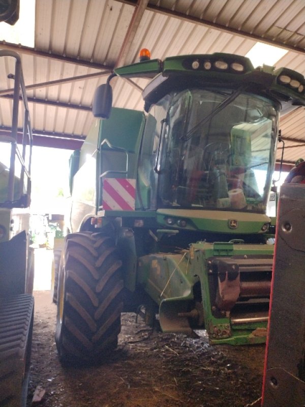 Mähdrescher typu John Deere S 670, Gebrauchtmaschine w CHAUMONT (Zdjęcie 2)