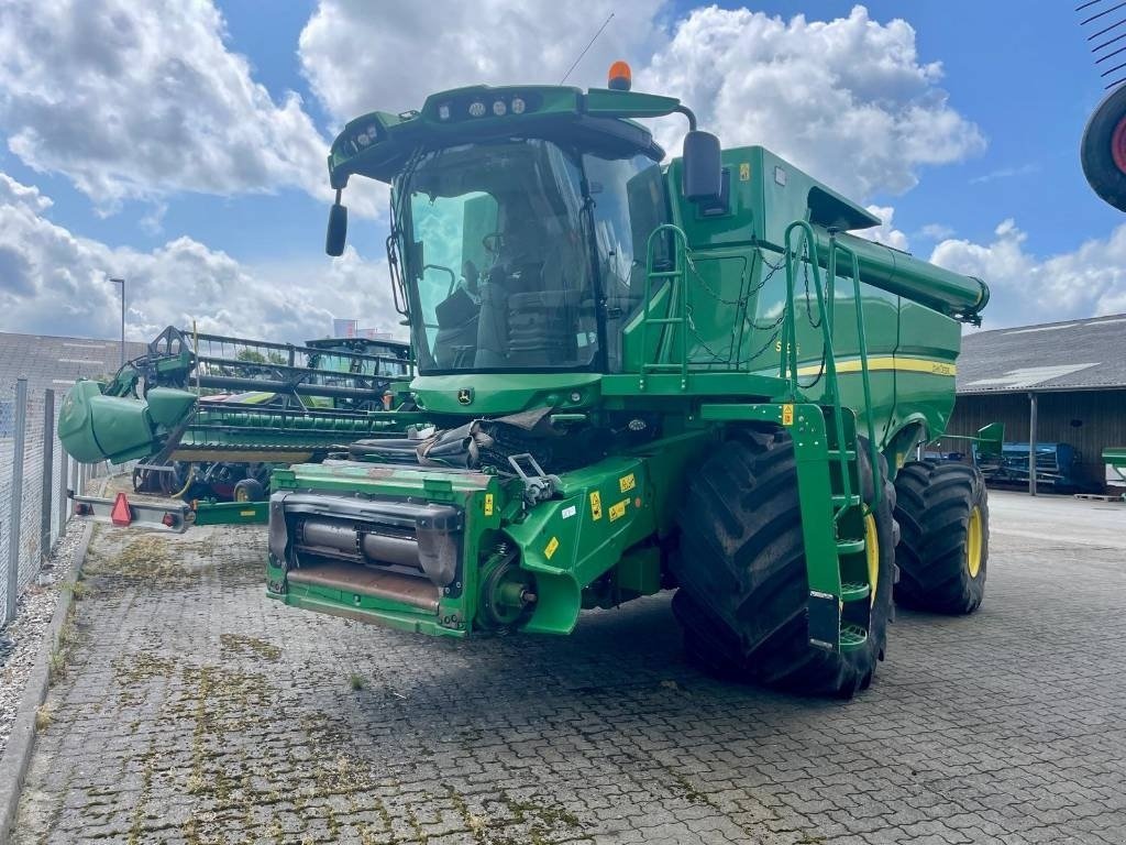 Mähdrescher of the type John Deere S 690 i, Gebrauchtmaschine in Vinderup (Picture 1)