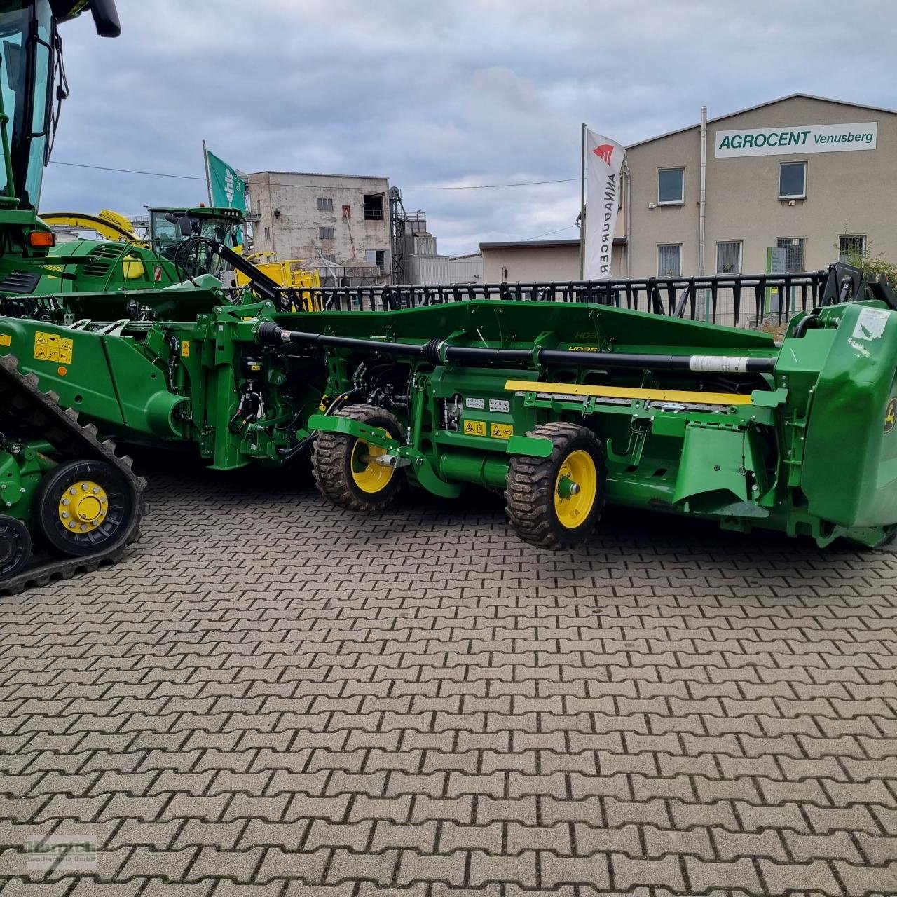 Mähdrescher of the type John Deere S 790 mit HDX 35, Gebrauchtmaschine in Drebach (Picture 14)