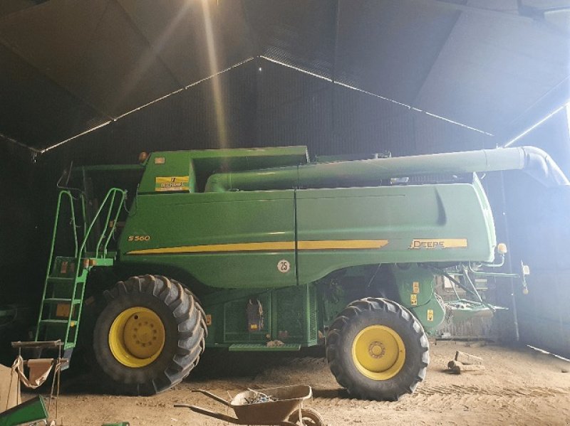 Mähdrescher del tipo John Deere S560i, Gebrauchtmaschine en PITHIVIERS Cedex (Imagen 1)