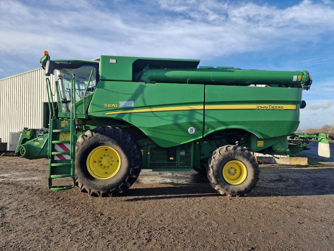 Mähdrescher del tipo John Deere S670 MY12, Gebrauchtmaschine en Neubrandenburg (Imagen 2)