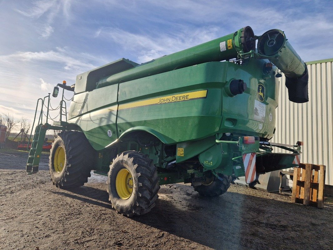 Mähdrescher del tipo John Deere S670 MY12, Gebrauchtmaschine en Neubrandenburg (Imagen 3)