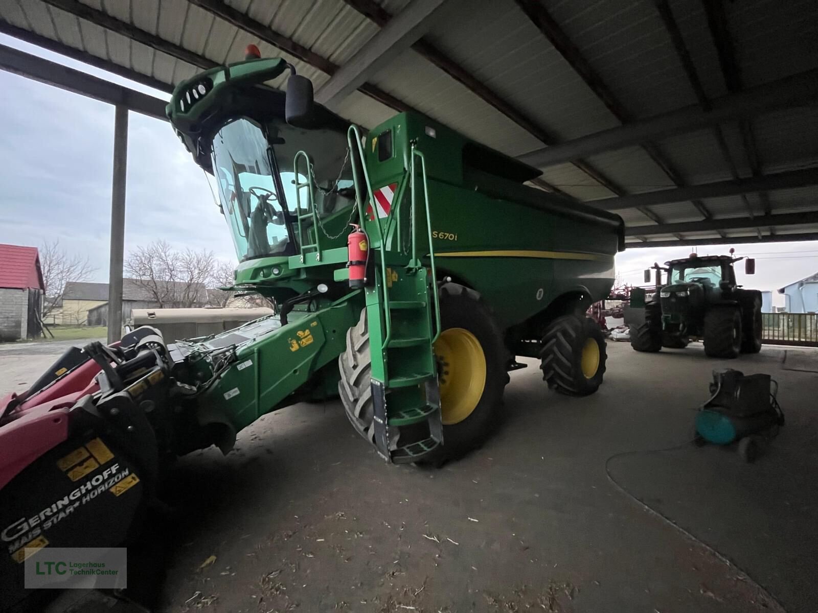 Mähdrescher des Typs John Deere S670i, Gebrauchtmaschine in Großpetersdorf (Bild 1)