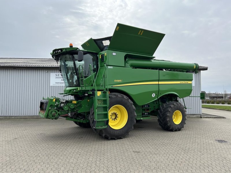 Mähdrescher van het type John Deere S685I, Gebrauchtmaschine in Bramming (Foto 1)