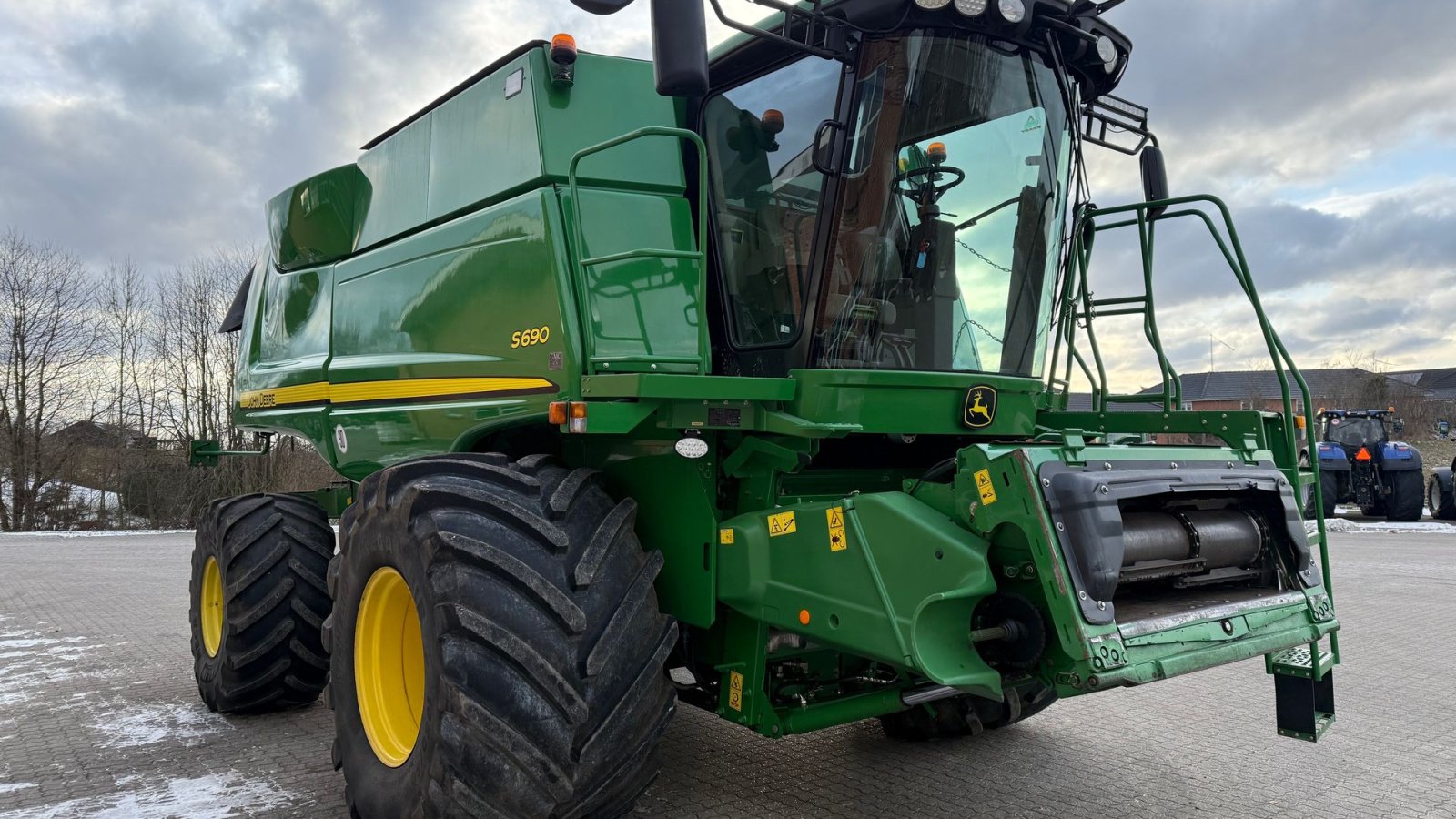 Mähdrescher van het type John Deere S690 + 30” 630R skærebord, Gebrauchtmaschine in Gjerlev J. (Foto 4)