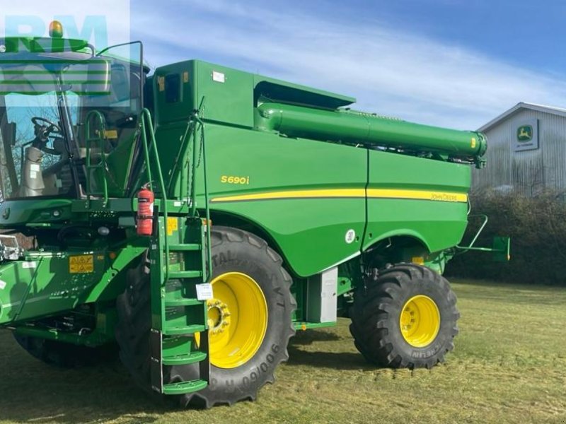 Mähdrescher des Typs John Deere S690, Gebrauchtmaschine in BRAMMING (Bild 1)