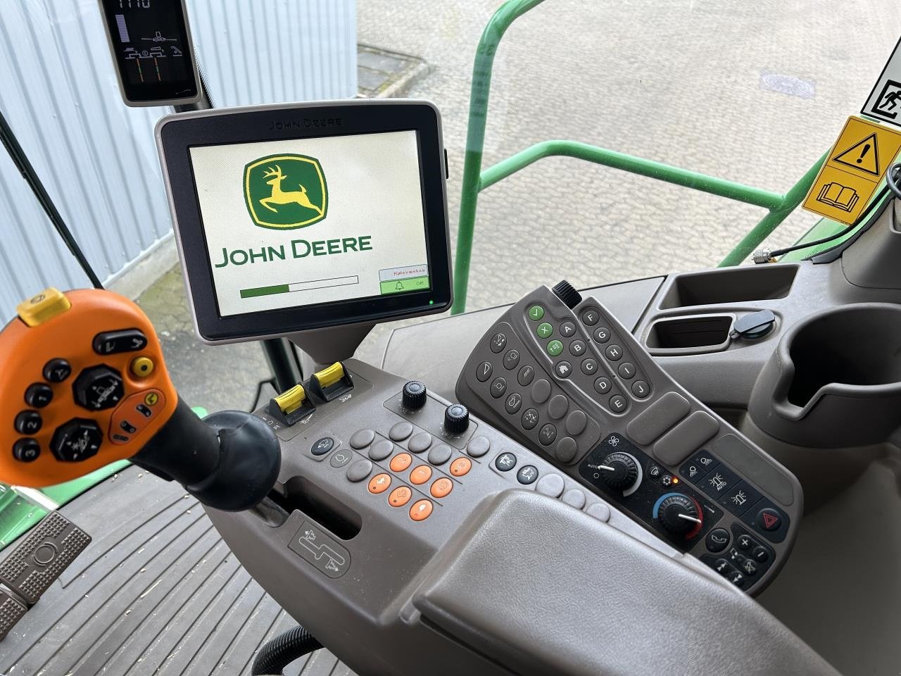 Mähdrescher of the type John Deere S690, Gebrauchtmaschine in Bramming (Picture 21)
