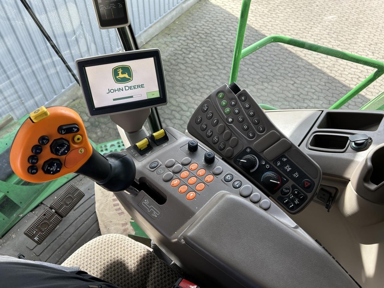 Mähdrescher van het type John Deere S690, Gebrauchtmaschine in Bramming (Foto 22)