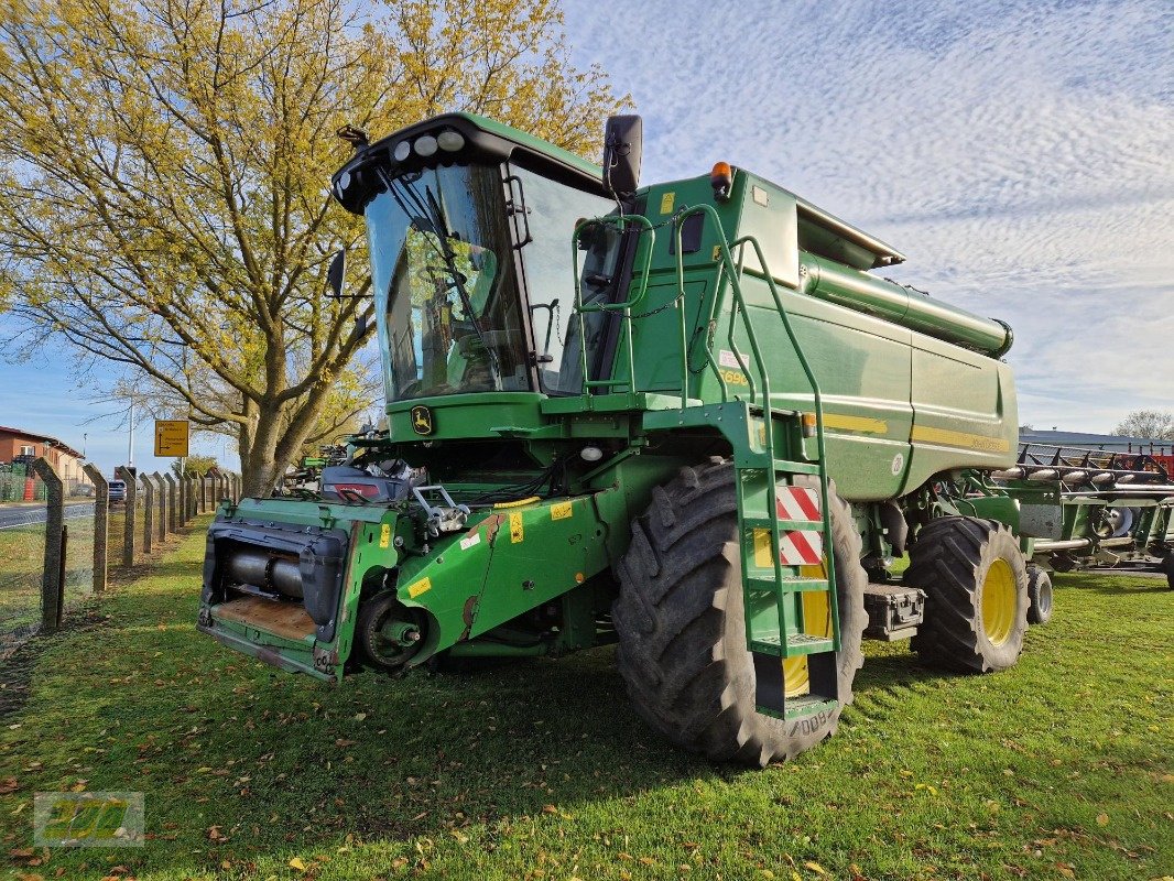 Mähdrescher del tipo John Deere S690, Gebrauchtmaschine In Schenkenberg (Immagine 1)