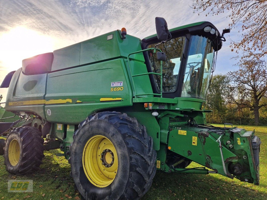 Mähdrescher del tipo John Deere S690, Gebrauchtmaschine In Schenkenberg (Immagine 2)