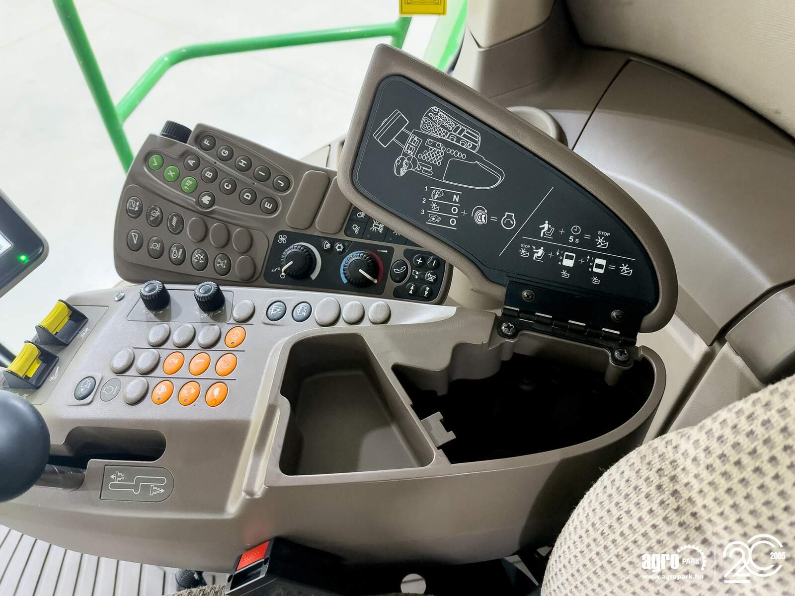 Mähdrescher des Typs John Deere S690i, Gebrauchtmaschine in Csengele (Bild 17)