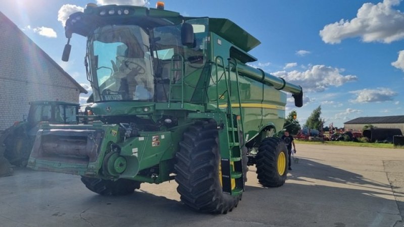 Mähdrescher типа John Deere S770 S770 4WD. INCL JD630R bord. Vi giver 100 timers reklamationsret i DK!!!  Ring til Ulrik 0045-40255544 for flere billeder og info om fremvisning mm. Jeg snakker Jysk, tysk og engelsk., Gebrauchtmaschine в Kolding (Фотография 4)