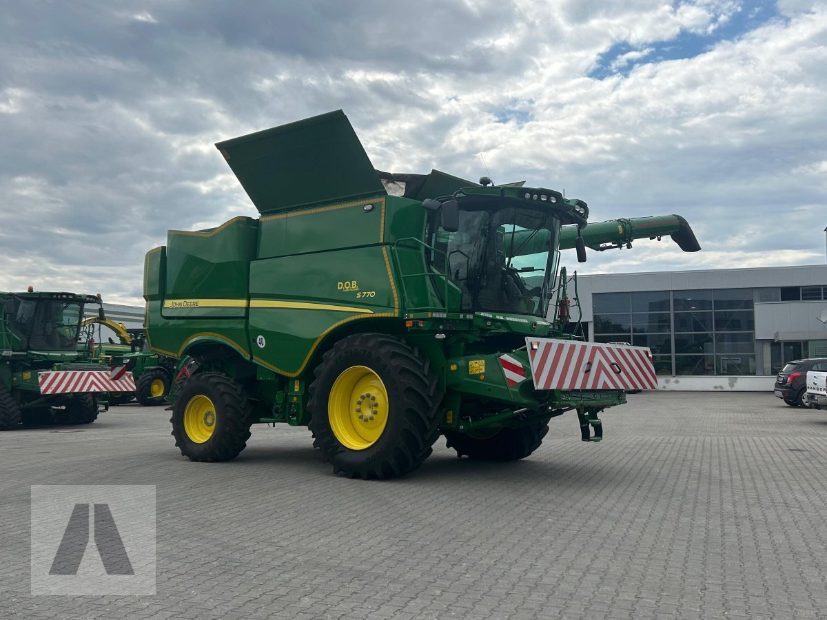 Mähdrescher des Typs John Deere S770i, Gebrauchtmaschine in Regensburg (Bild 1)