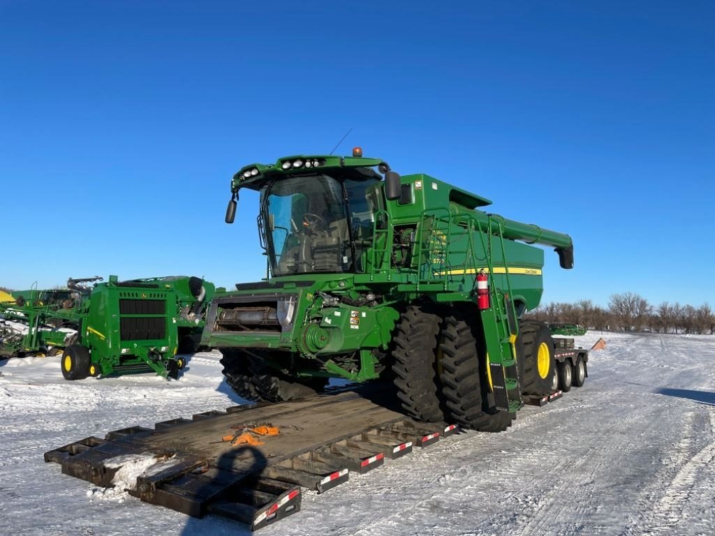 Mähdrescher des Typs John Deere S770S STS Incl. JD 630R bord. Importeret fra USA. Ring til Ulrik 0045-40255544 for mere info., Gebrauchtmaschine in Kolding (Bild 1)