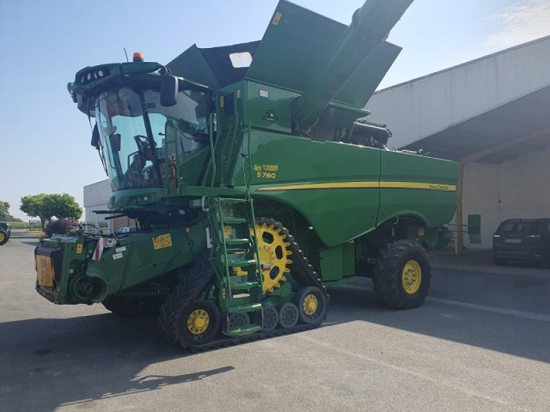 Mähdrescher des Typs John Deere S780, Gebrauchtmaschine in PITHIVIERS Cedex (Bild 1)