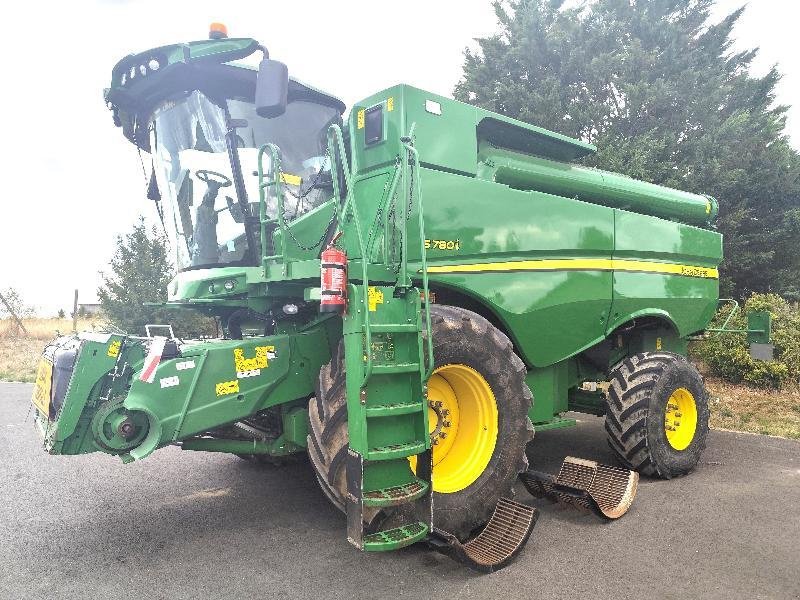 Mähdrescher of the type John Deere S780, Gebrauchtmaschine in SAINT GENEST D'AMBIERE (Picture 2)