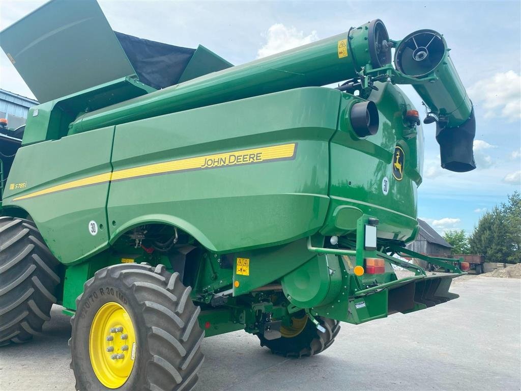 Mähdrescher Türe ait John Deere S785 Incl 30" Skærebord og vogn. Vi giver 50 timers høstgaranti i DK!!! AutoTrac. GPS. Dyna-Flow Plus., Gebrauchtmaschine içinde Kolding (resim 7)