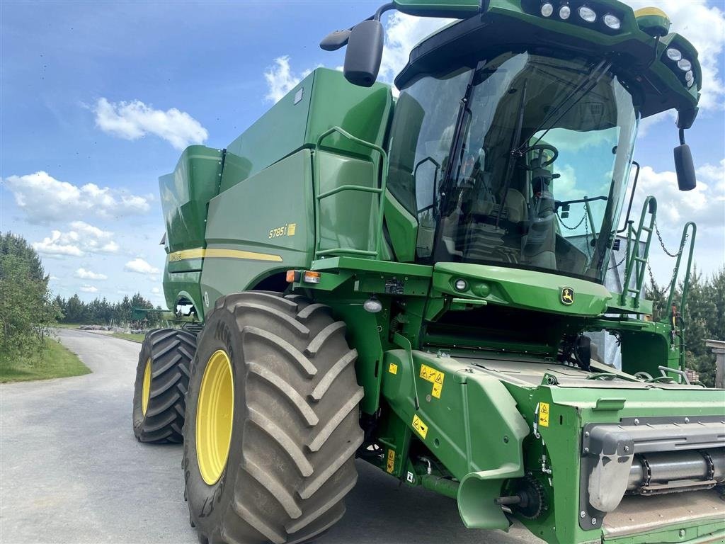 Mähdrescher Türe ait John Deere S785 Incl 30" Skærebord og vogn. Vi giver 50 timers høstgaranti i DK!!! AutoTrac. GPS. Dyna-Flow Plus., Gebrauchtmaschine içinde Kolding (resim 2)