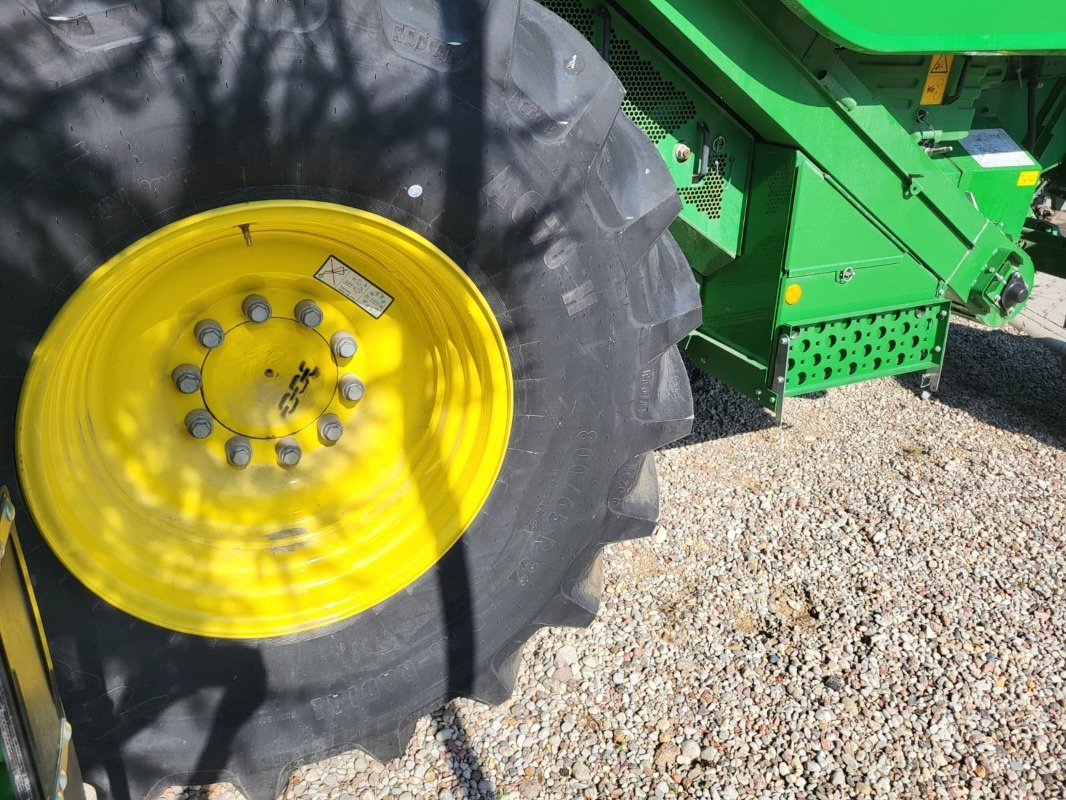 Mähdrescher of the type John Deere T 550i, Neumaschine in Mrągowo (Picture 5)