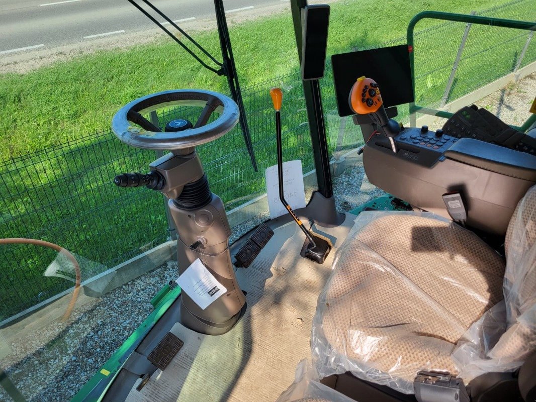 Mähdrescher of the type John Deere T 550i, Neumaschine in Mrągowo (Picture 9)