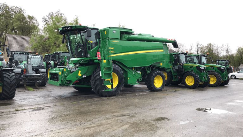 Mähdrescher des Typs John Deere T 560 Hillmaster, Gebrauchtmaschine in azerailles (Bild 1)