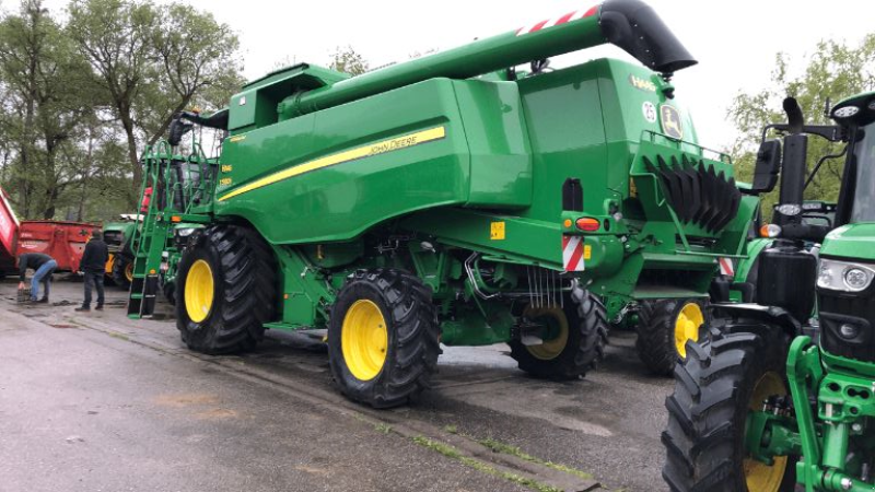 Mähdrescher des Typs John Deere T 560 Hillmaster, Gebrauchtmaschine in azerailles (Bild 2)