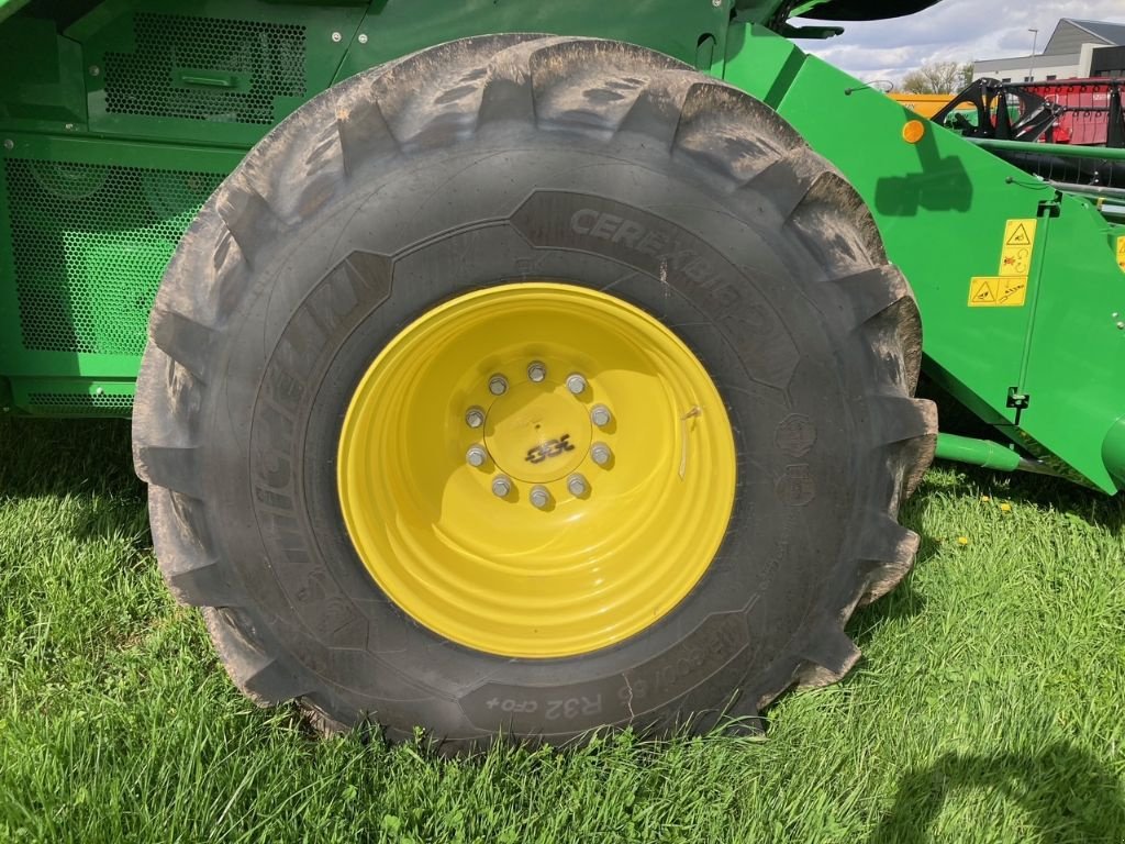 Mähdrescher of the type John Deere T 660 HM, Gebrauchtmaschine in azerailles (Picture 4)