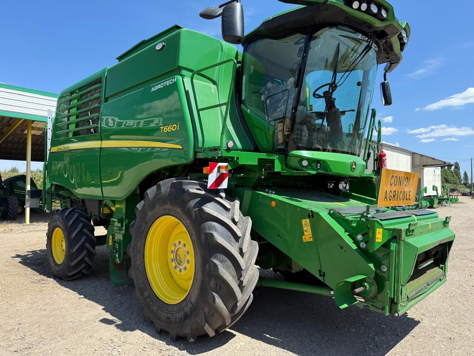 Mähdrescher del tipo John Deere T 660, Gebrauchtmaschine en BOSC LE HARD (Imagen 2)