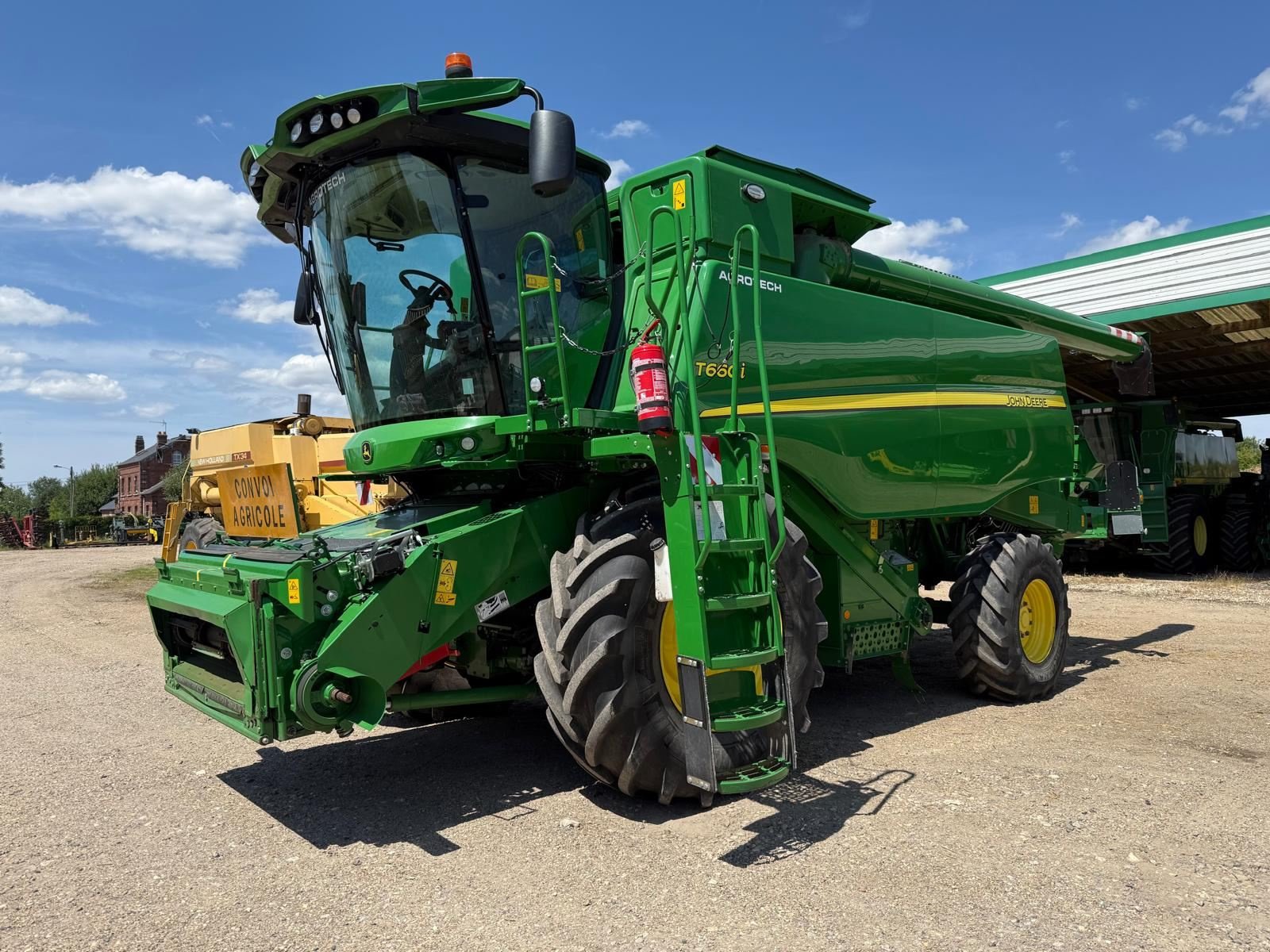 Mähdrescher del tipo John Deere T 660, Gebrauchtmaschine en BOSC LE HARD (Imagen 1)