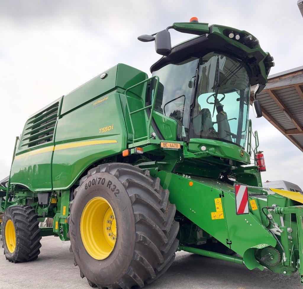 Mähdrescher des Typs John Deere T550i Hill Master, Ausstellungsmaschine in Regensdorf (Bild 2)