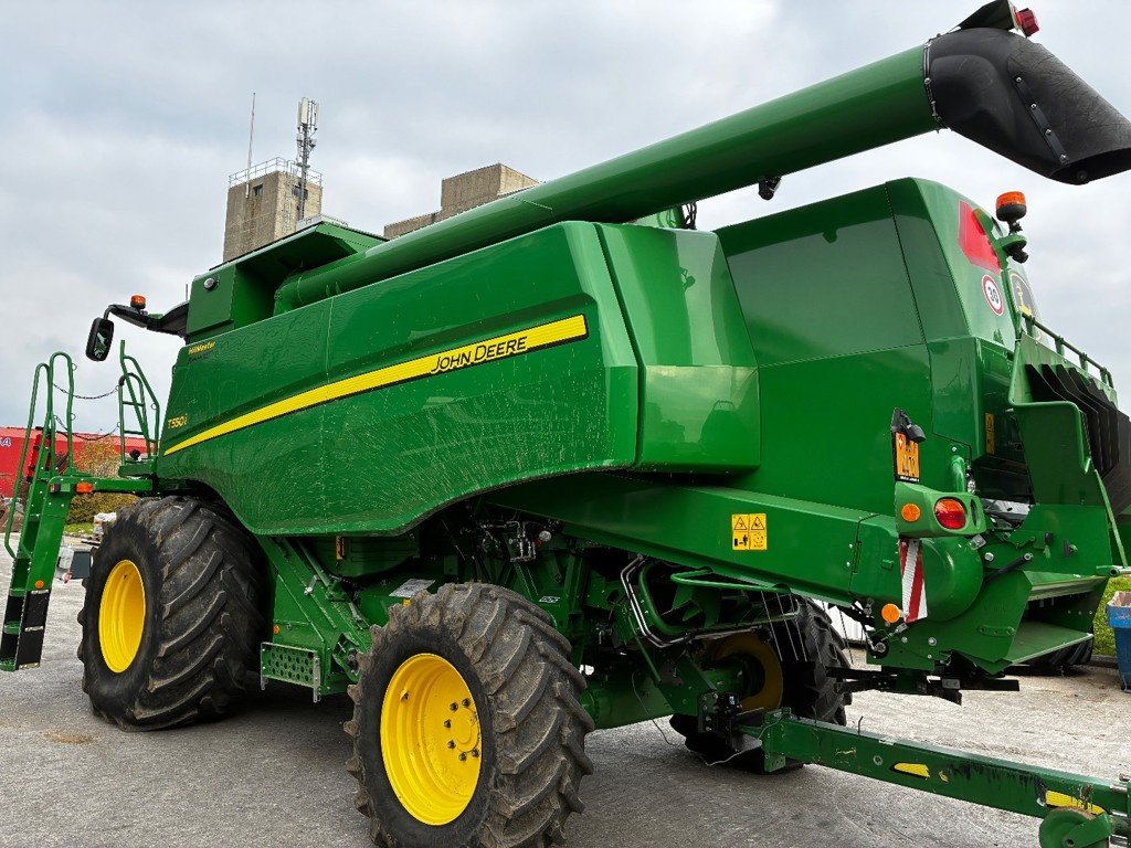 Mähdrescher des Typs John Deere T550i Hill Master, Ausstellungsmaschine in Regensdorf (Bild 7)