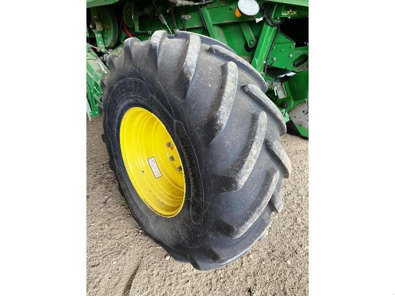 Mähdrescher du type John Deere T560, Gebrauchtmaschine en SAINT-GERMAIN DU PUY (Photo 7)
