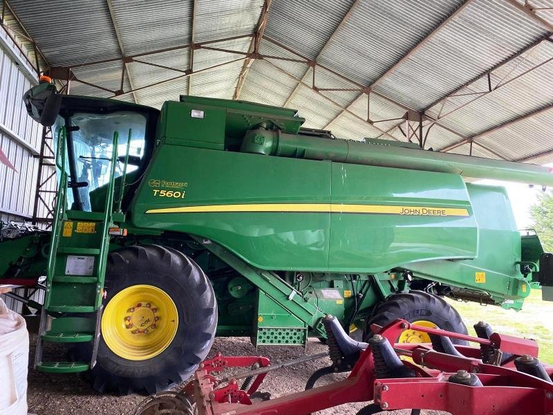 Mähdrescher du type John Deere T560, Gebrauchtmaschine en SAINT-GERMAIN DU PUY (Photo 1)