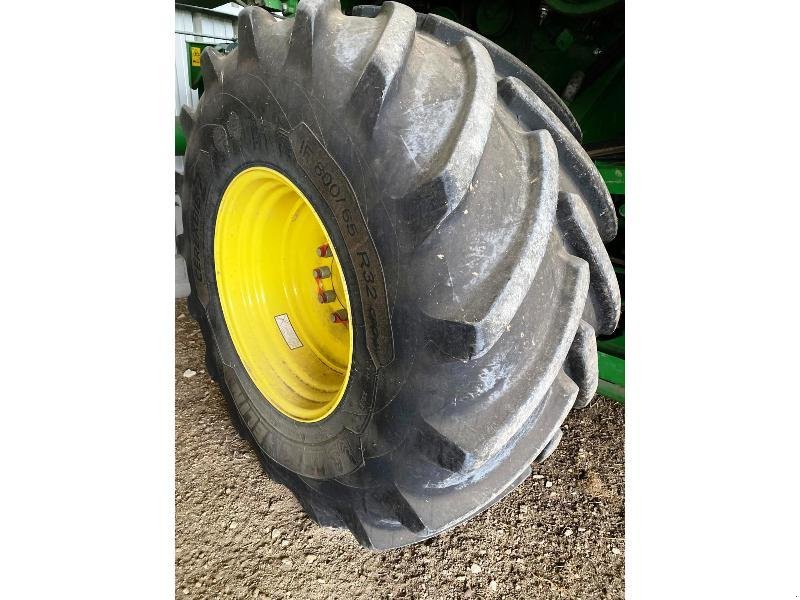 Mähdrescher du type John Deere T560, Gebrauchtmaschine en SAINT-GERMAIN DU PUY (Photo 5)