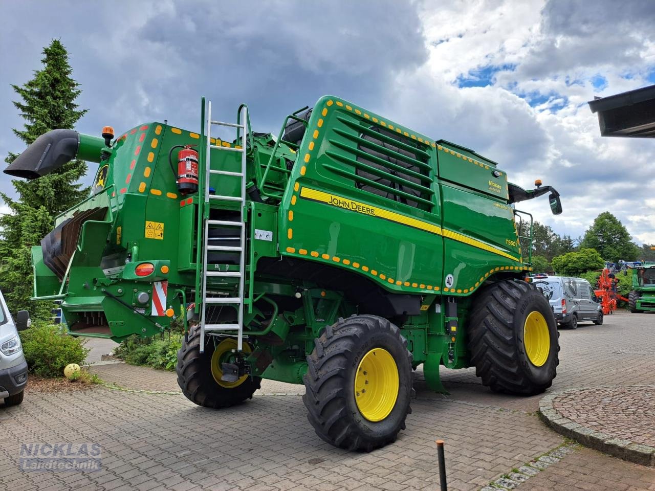 Mähdrescher des Typs John Deere T560i HM, Gebrauchtmaschine in Schirradorf (Bild 2)