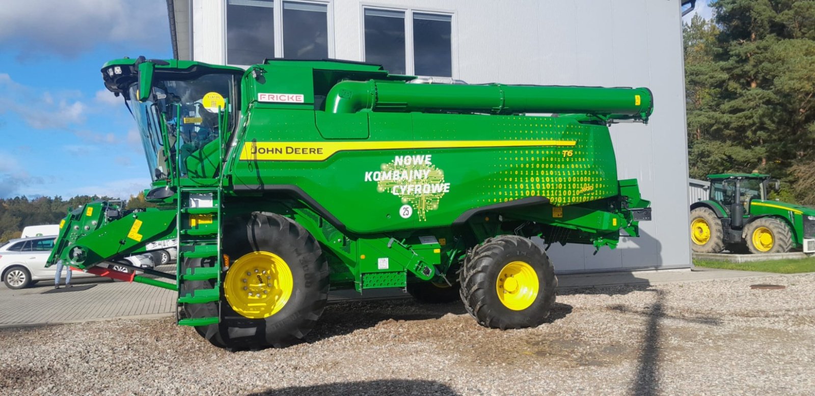Mähdrescher des Typs John Deere T6 800, Neumaschine in Mrągowo (Bild 2)