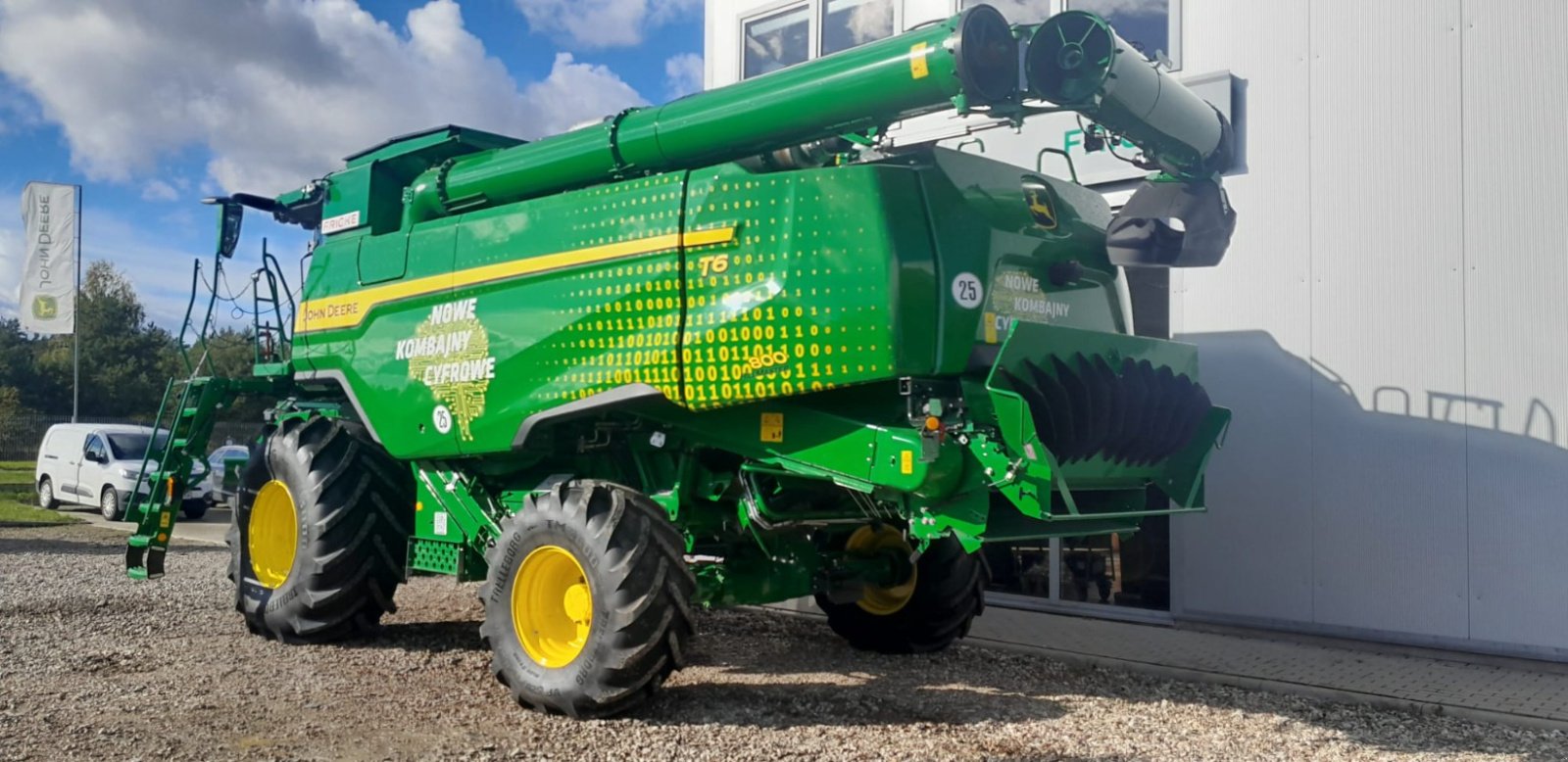 Mähdrescher des Typs John Deere T6 800, Neumaschine in Mrągowo (Bild 4)