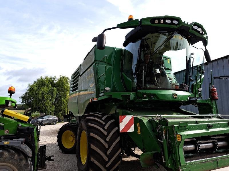 Mähdrescher des Typs John Deere T660 HM, Gebrauchtmaschine in CHAUMESNIL (Bild 1)